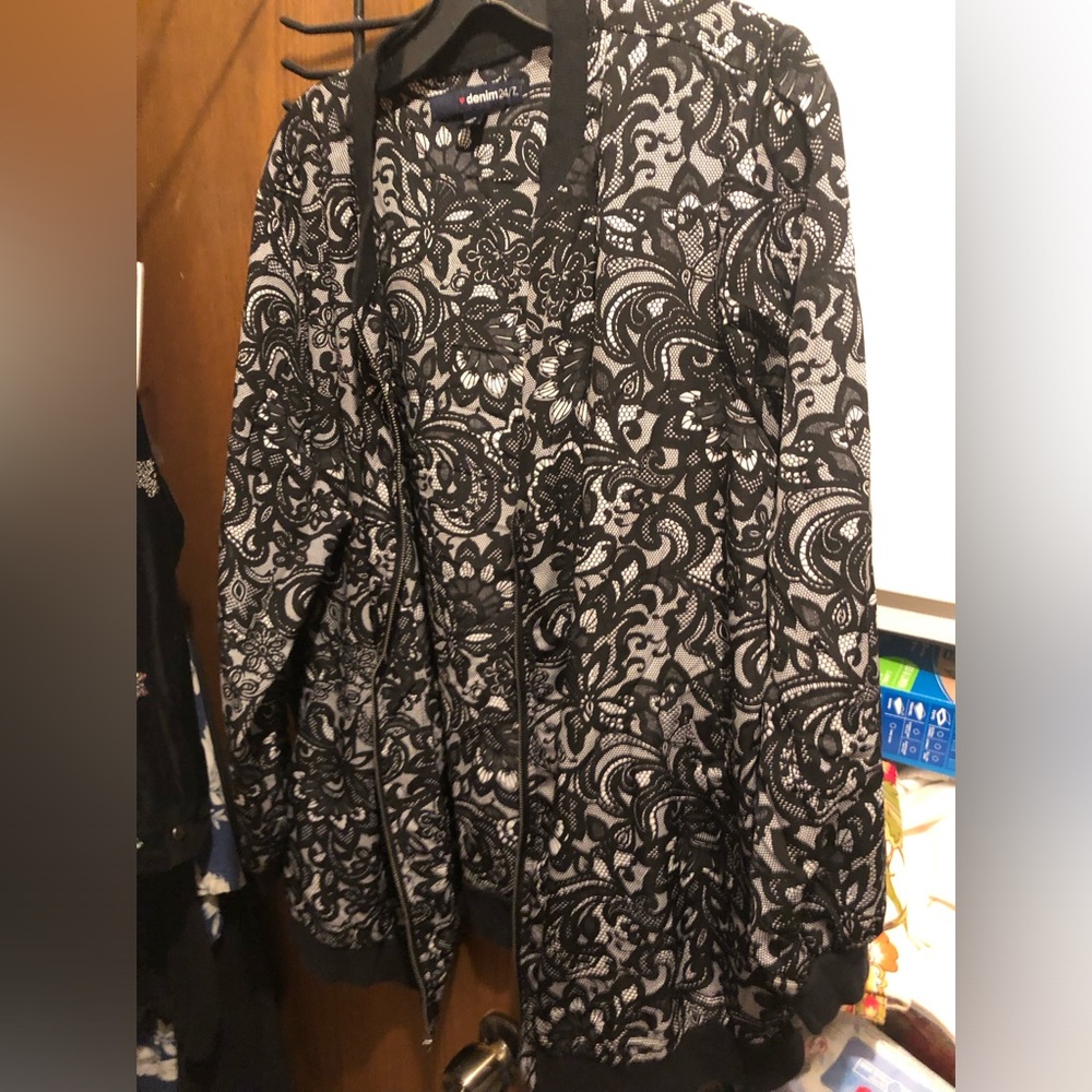 Denim 24/7 Lace Print Lightweight Jacket- 715 $30 or $25 w/offer